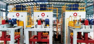 Lisovací stroj se systémem úpravy oleje